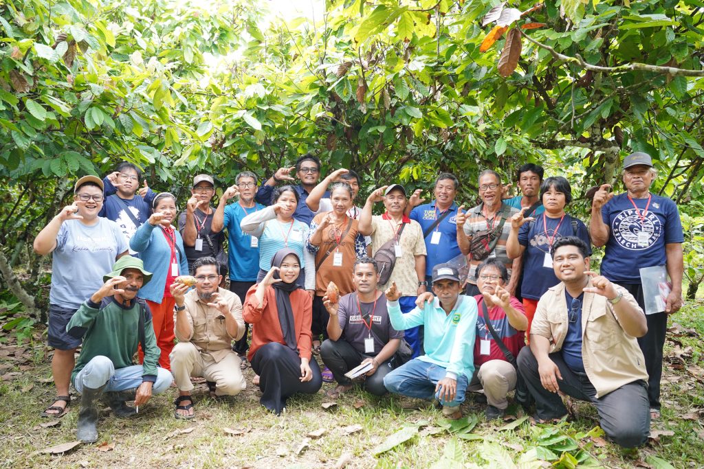 Petani Kakao Hulu Sungai Kelay Belajar di Kampung Suaran, Sebuah Langkah Menuju Produktivitas Lebih Baik